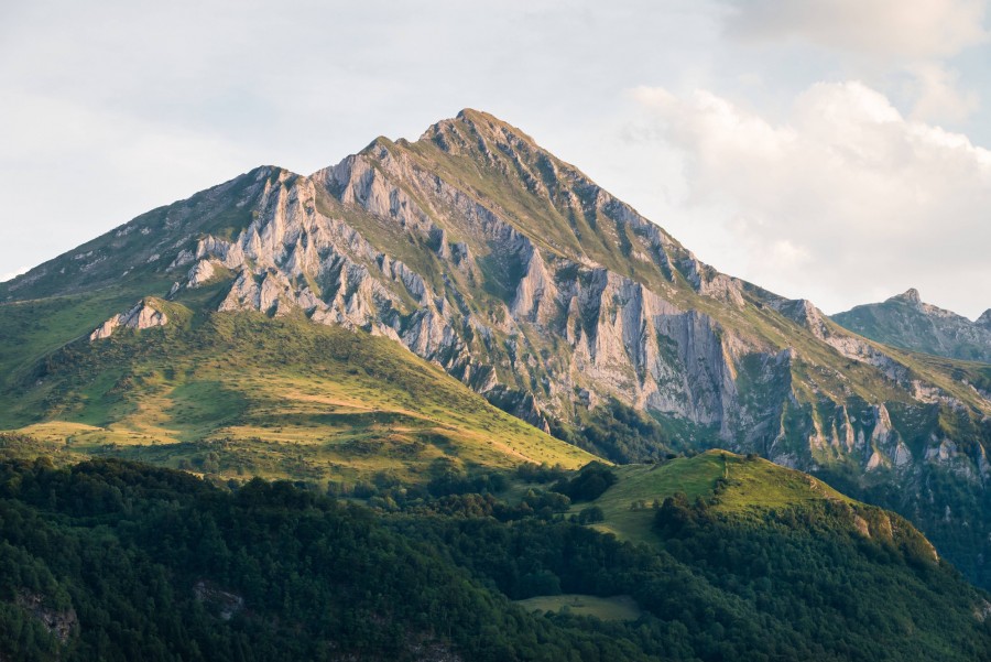 Découvrir la splendeur des montagnes Pyrénées : Un voyage incontournable