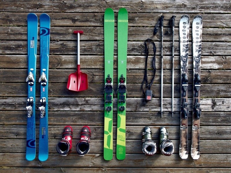 Matériel de ski : faut-il opter pour l'achat ou la location ?
